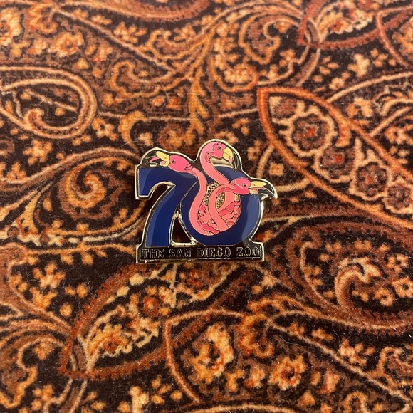 Vintage San Diego Zoo 70 Year Anniversary Pin Collection Lot - Picture 4 of 7